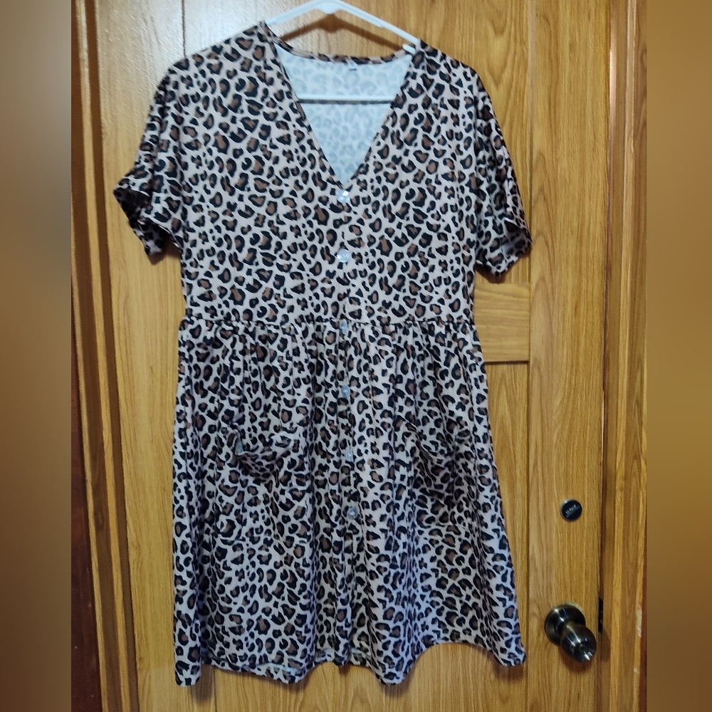 Leopard Dress with Pockets Size Medium NWOT